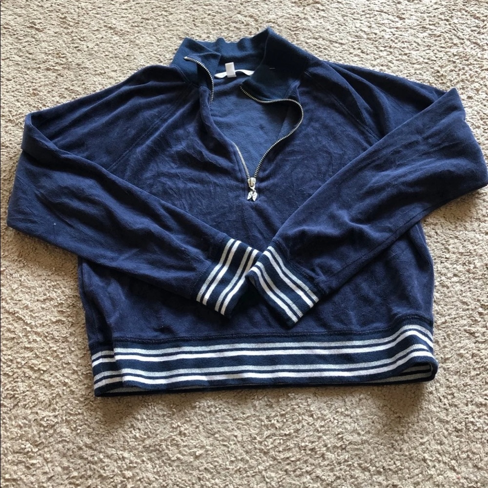 5/$10 sale! VS crop quarter zip